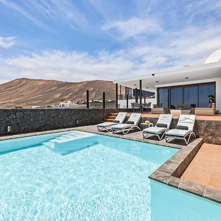 Con Piscina Climatizada Y Vistas Al Mar Villa *