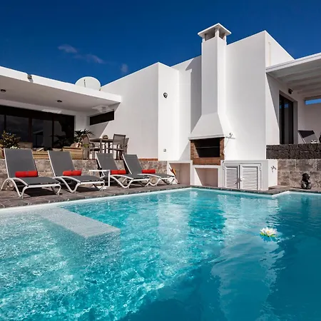 Con Piscina Climatizada Y Vistas Al Mar 别墅